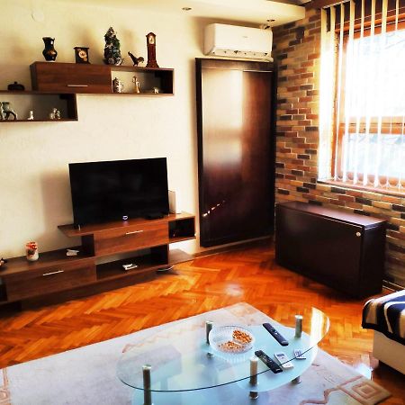 V2 With Love - Vintage Modern And Spacious Belgrade Exterior photo
