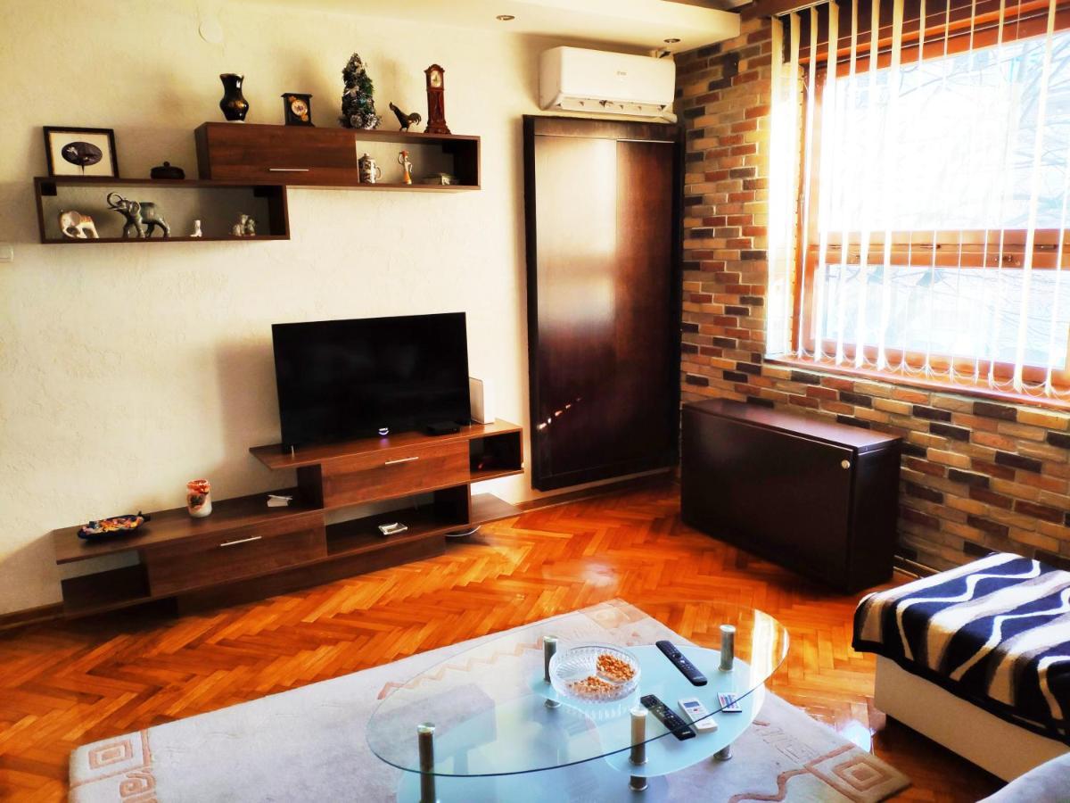 V2 With Love - Vintage Modern And Spacious Belgrade Exterior photo